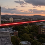 Un laser sfida la turbolenza: dati trasportati intatti per 270 metri