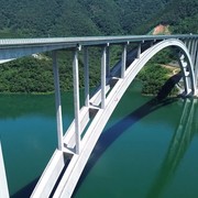 Un ponte ad arco da 600 metri: nuovo record cinese