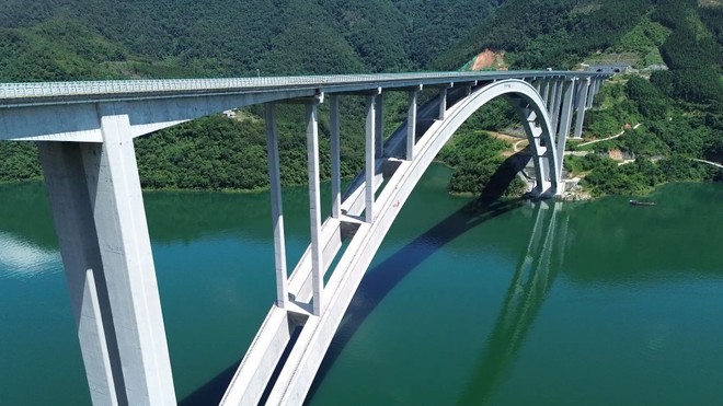 Anteprima: Un ponte ad arco da 600 metri: nuovo record cinese