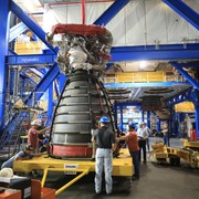Artemis III prende forma: iniziato il montaggio dei motori SLS