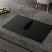 Niente più cappa sopra i fornelli: Samsung la nasconde nel piano a induzione