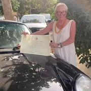 Dall'Italia alla Lapponia a 83 anni su una Porsche: l'impresa di Olga