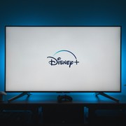 Disney prima accusa Character.AI, poi ne assume il CEO