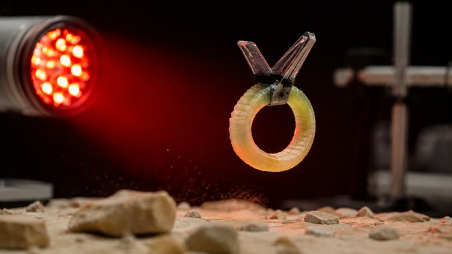 Anteprima: Robot morbido: salta da solo usando soltanto luce infrarossa