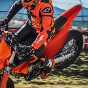 KTM rinnova la 450 SMR: la regina del Supermoto è pronta e fa paura