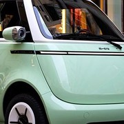 Microcar, stop al paradosso: obbligo cinture anche sui quadricicli pesanti