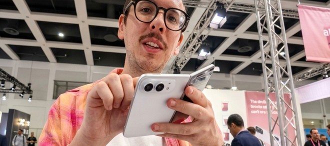 iPhone Ultra, a IFA abbiamo già messo le mani sul pieghevole di Apple (o quasi)