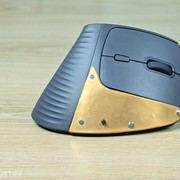 Smartphone rotto? Ecco come trasformarlo in un miniPC integrato in... un mouse!