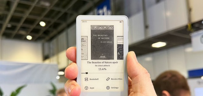 Anteprima: Piccolissimo e senza distrazioni: a IFA spunta l'ebook reader tascabile di Boox
