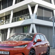 BYD sfida il caro carburante, vantaggi fino a 11.600 euro sulla gamma Super Ibri