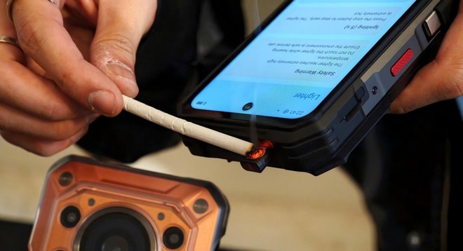 Anteprima: Questo smartphone non farà il caffé ma ti accende il fuoco! Oukitel WP63