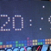 Un orologio da nerd con ESP32: mostra ora, giochi retro e statistiche del PC