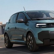 Nuova Dacia Spring, la piccola elettrica si rinnova: 250 km di autonomia a 17.90
