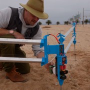 Acqua dalla nebbia con 50.000 volt: il test nel deserto | Video