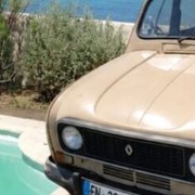 Il mistero della Renault di Brigitte Bardot, finisce all&rsquo;asta a un prezzo 