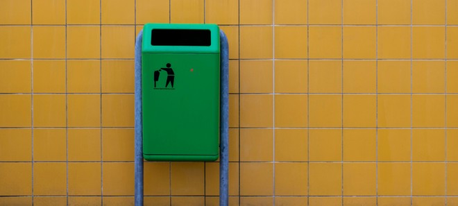 Buttiamo quasi 2 kg di elettronica a testa nei rifiuti: recuperarla si può, ma costa