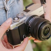 Torna una delle mirrorless più apprezzate: ecco la nuova OM System PEN | Prezzo