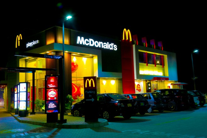 Anteprima: Plastica monouso addio: McDonald's costretta a passare ai bicchieri riutilizzabili