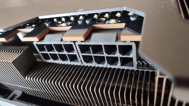 Anteprima: Altro che connettori a 16 pin, modder riportano i classici 8 pin su RTX 5090