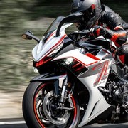 Zontes 703RR, la sportiva cinese si compra nuova al prezzo di un usato