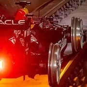 Red Bull sulle rotaie per il GP di Madrid, il video fa il giro del mondo