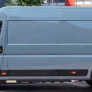 Furgoni e camion fermi con il motore acceso: Milano maglia nera in Europa