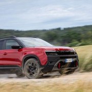 Jeep Avenger, il SUV più venduto d&rsquo;Italia si rinnova: porte aperte e offer