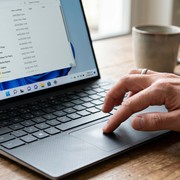 Su Windows 11 ora può bastare un solo dito per scorrere le pagine