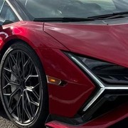La nuova Lamborghini Revuelto da 1065 CV paparazzata in strada: dettagli unici
