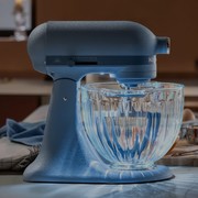 Blu Peppercorn e giochi di luce: la nuova planetaria KitchenAid è un'opera d'art