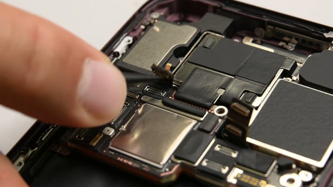 Anteprima: iPhone 18 Pro, teardown di iFixit: riparabilità discreta, ma con riserva