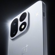 Il design di OnePlus 16 è ufficiale: nuove immagini con tutti i colori
