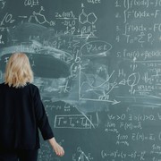 Prof e AI: in Italia 1 su 4 usa i chatbot per preparare verifiche e lezioni