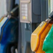 Petrolio a prezzi record nel 2008, ma perché la benzina costava molto meno di og