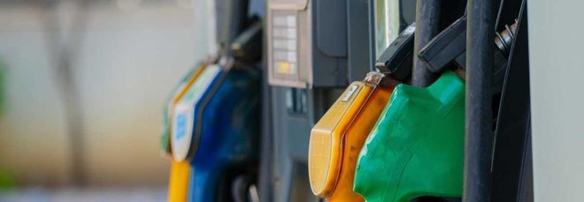 Petrolio a prezzi record nel 2008, ma perché la benzina cost