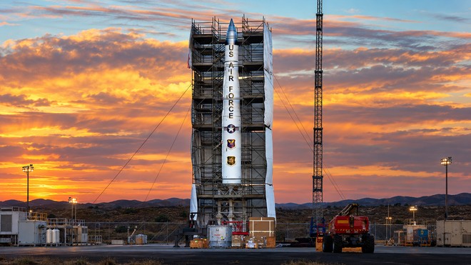 Missile nucleare Sentinel, primo assemblaggio completo in verticale