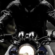 Sicurezza moto: guanti e paraschiena obbligatori nel nuovo Codice della strada?