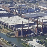 Il paradosso Volkswagen: le elettriche vendono troppo, ma a Wolfsburg si taglia