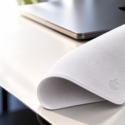 Il panno Apple costa 10 anche su Amazon: 15 in meno per pulire lo schermo