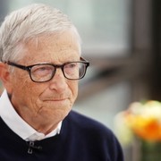 Bill Gates avverte sui rischi dell'AI: "Può causare un miliardo di morti"