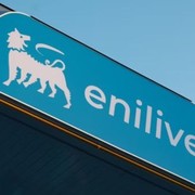 Scatta la corsa al pieno nei distributori Eni: code e carburante esaurito