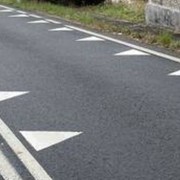 Denti di drago: l&rsquo;illusione ottica che rallenta le auto meglio di dossi e 