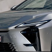 Torna l&rsquo;eleganza sportiva di Lexus: i prezzi della nuova berlina ES