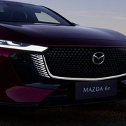 Mazda6e 2027, nuova batteria da 78 kWh: ora arriva fino a 560 km di autonomia