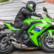 Kawasaki Ninja 650 cambia passo: freni radiali e più tecnologia