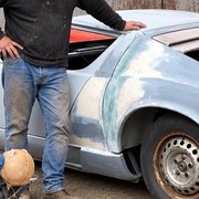 Sogna una Lamborghini Miura ma non può permettersela, con il fai da te se la cos