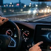 L'ADAC testa gli assistenti vocali in auto: solo 16 su 40 promossi