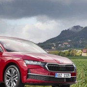 La prima Octavia che non si ricarica: Skoda lancia il full hybrid