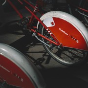Nuova rimodulazione Vodafone: aumenti fino a 3,99 euro e come recedere gratis