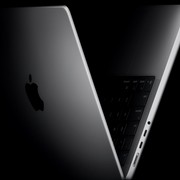 MacBook Pro OLED super sottile e leggero? Gurman ritratta e frena gli entusiasmi